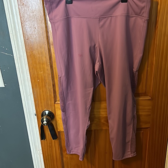 Pink sheer side slice leggings - Picture 2 of 3